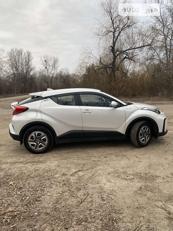 2021 toyota izoa