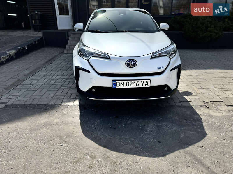 2021 toyota izoa
