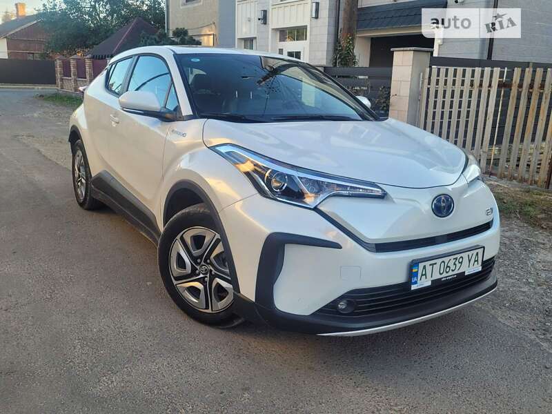 2022 toyota izoa