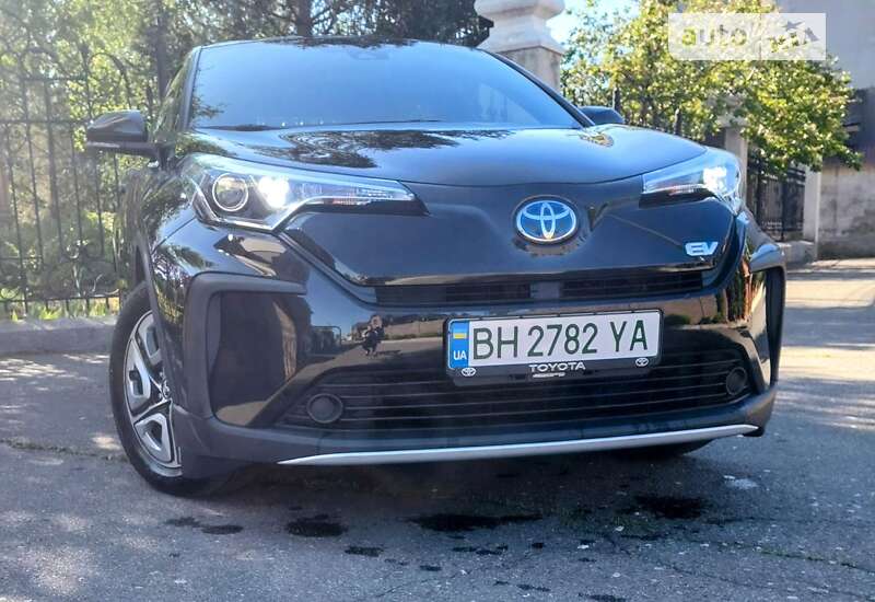 2021 toyota izoa