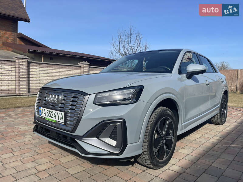 2022 audi q2l e-tron