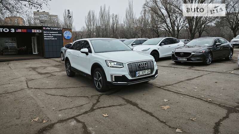 2021 audi q2l e-tron