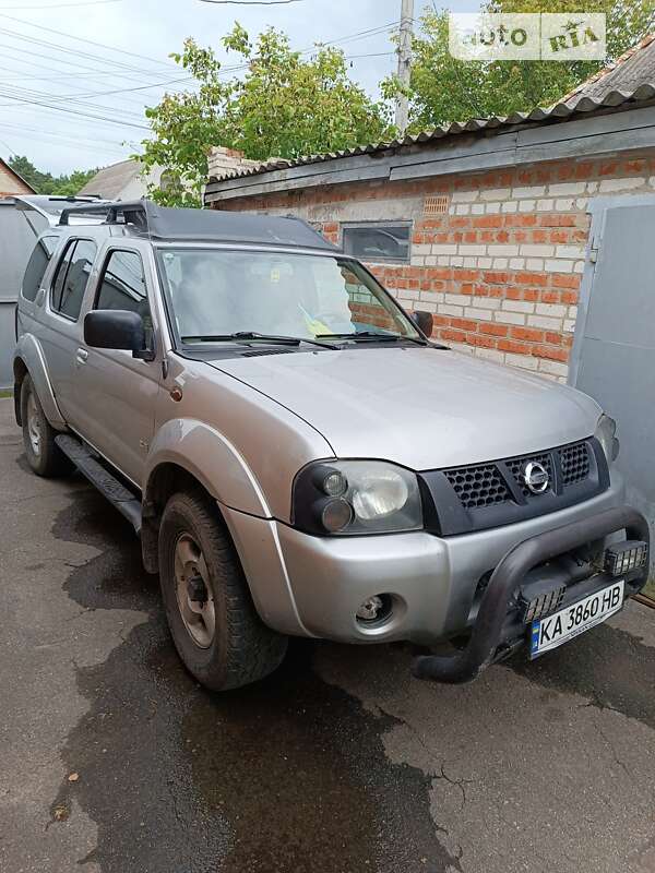 2005 nissan paladin