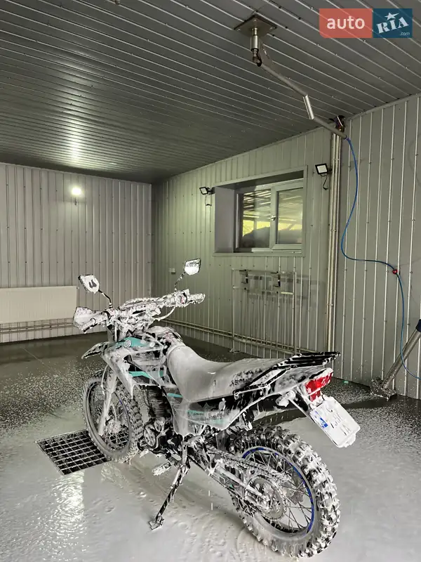 2024 geon x-road 200 light