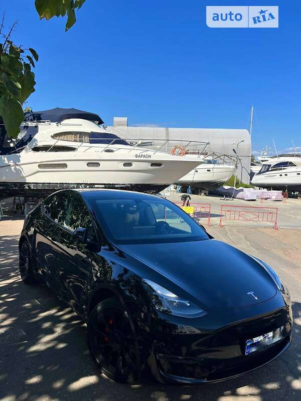 2022 tesla model y
