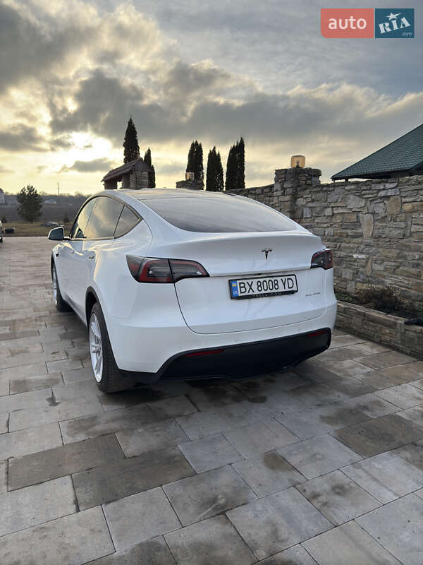 2022 tesla model y