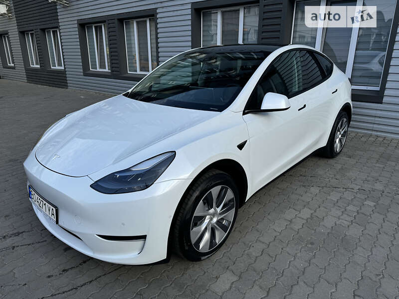 2022 tesla model y