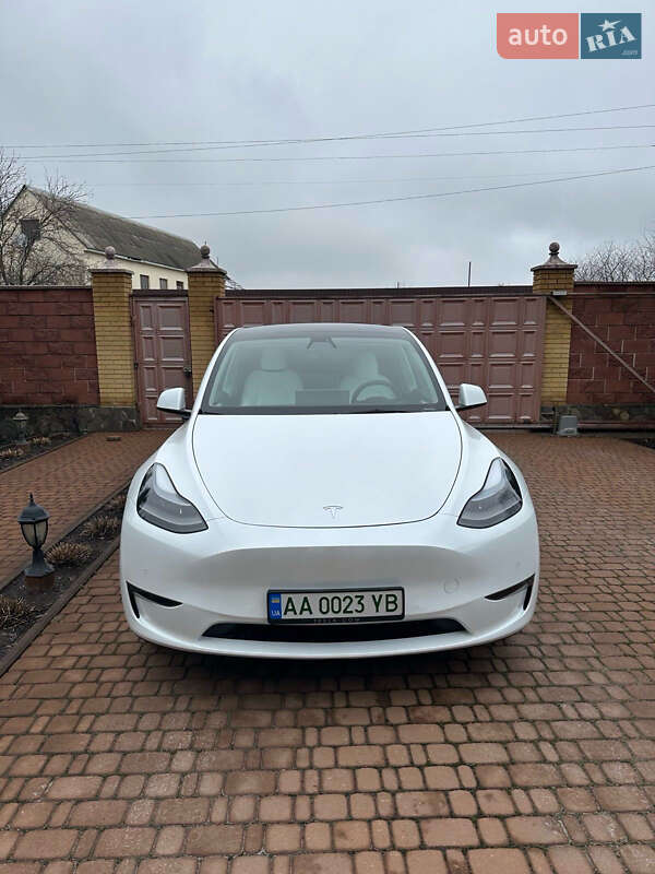 2022 tesla model y