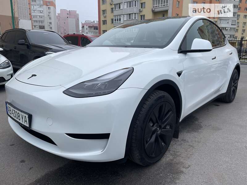 2023 tesla model y