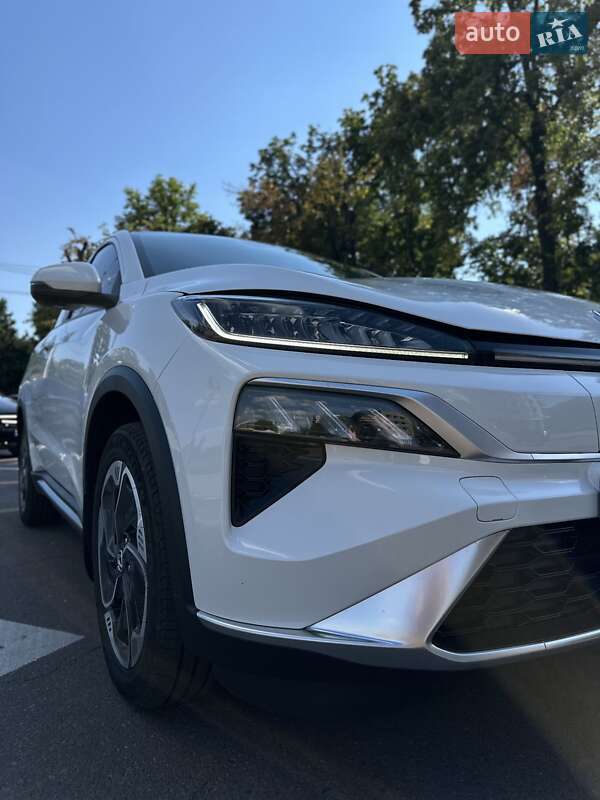 2023 honda m-nv