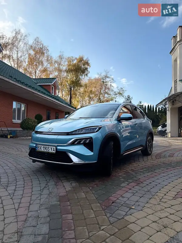 2023 honda m-nv