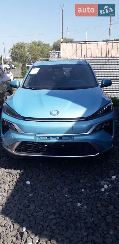 2023 honda m-nv