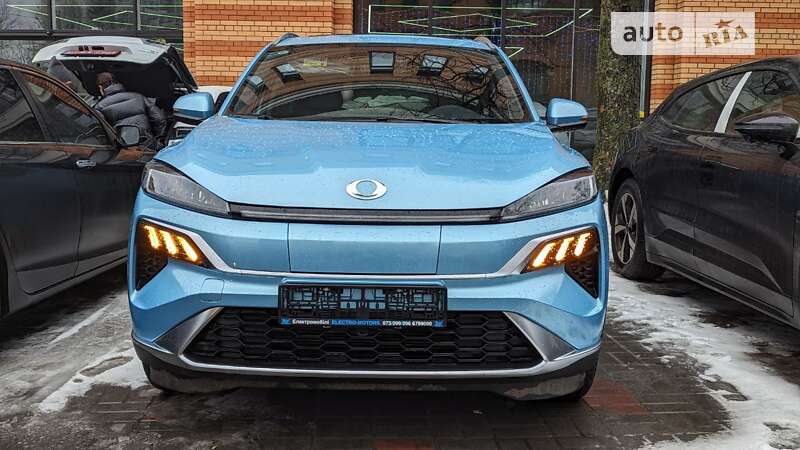 2023 honda m-nv
