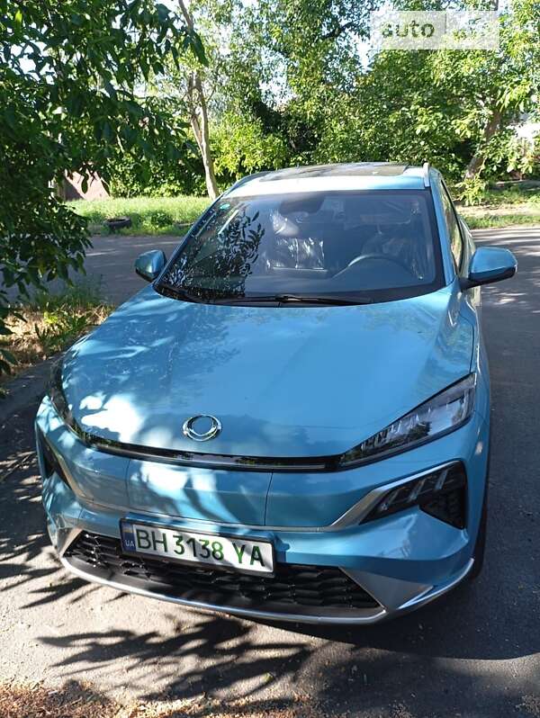 2023 honda m-nv