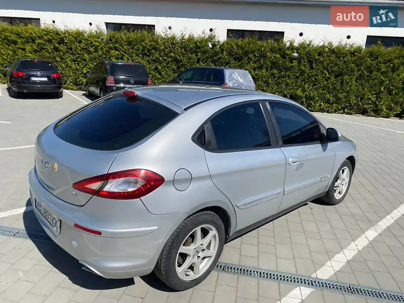 2011 chery m11