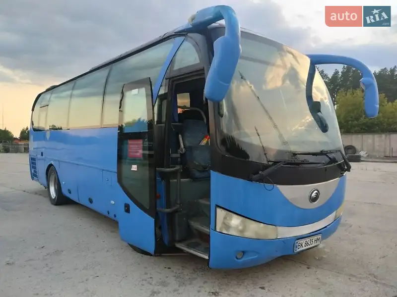 2008 yutong zk6831he