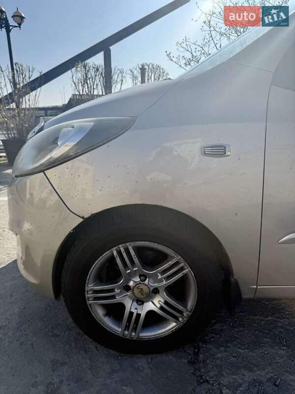 2012 hyundai i10