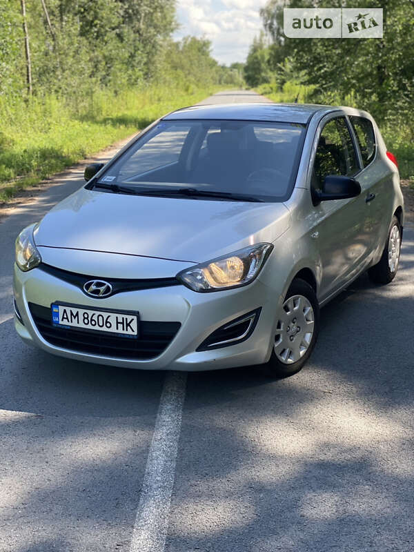2012 hyundai i20