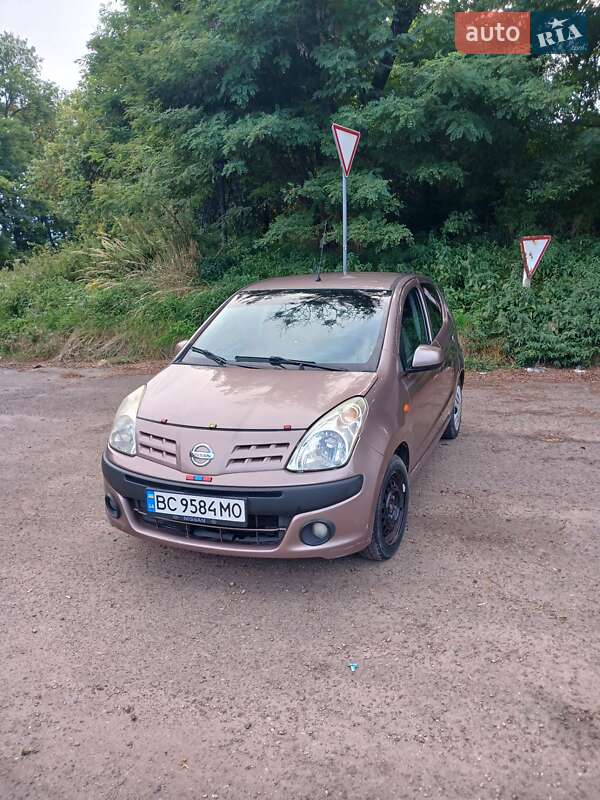 2009 nissan pixo