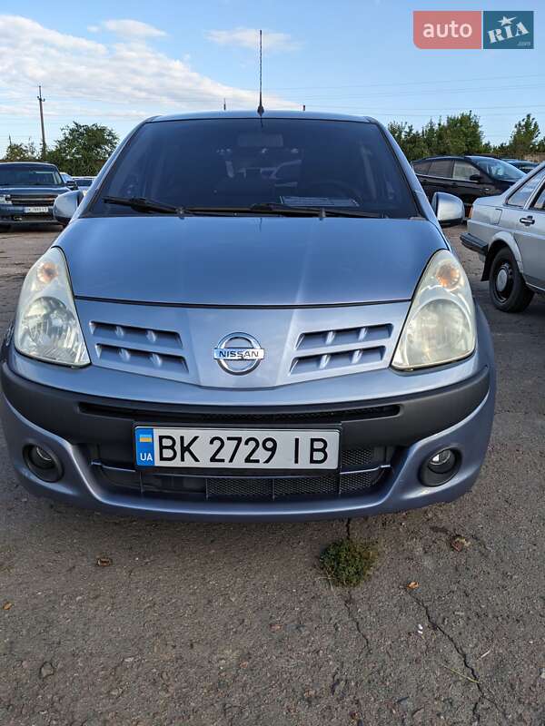 2010 nissan pixo