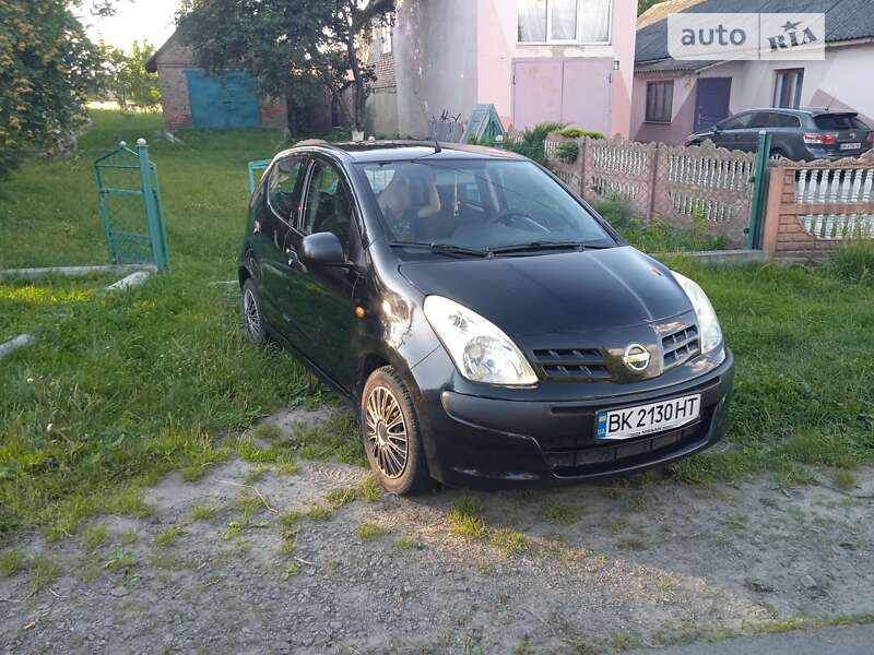 2010 nissan pixo