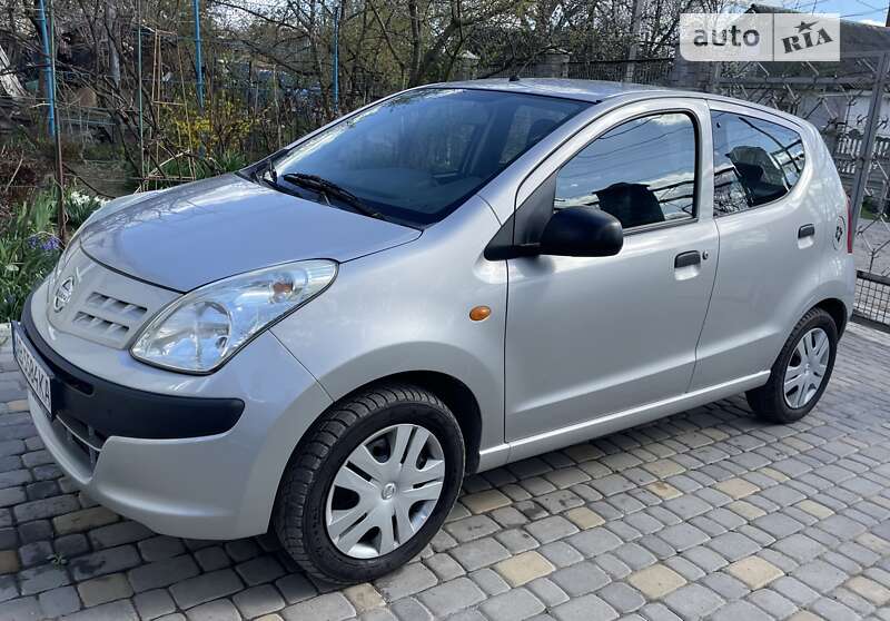 2010 nissan pixo