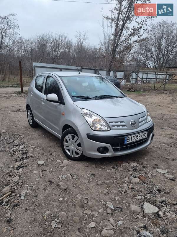2010 nissan pixo
