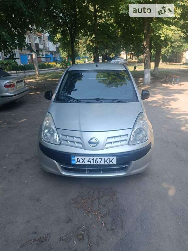 2010 nissan pixo
