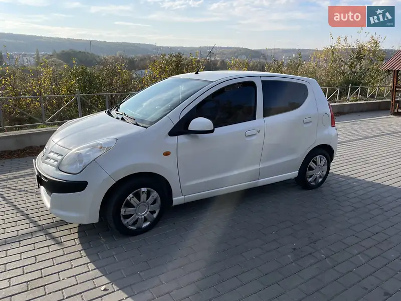 2011 nissan pixo
