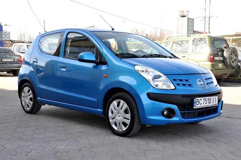 2012 nissan pixo