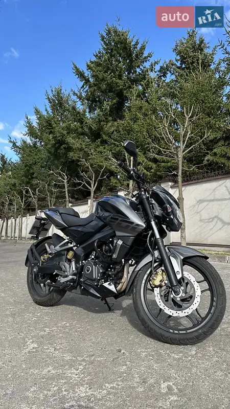 2018 bajaj pulsar ns200