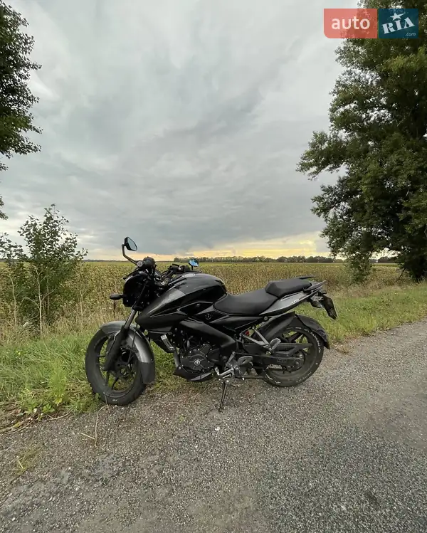 2018 bajaj pulsar-ns200