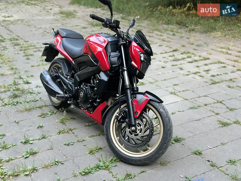2018 bajaj dominar-400