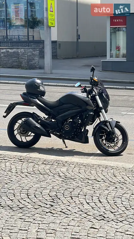 2022 bajaj dominar d 400