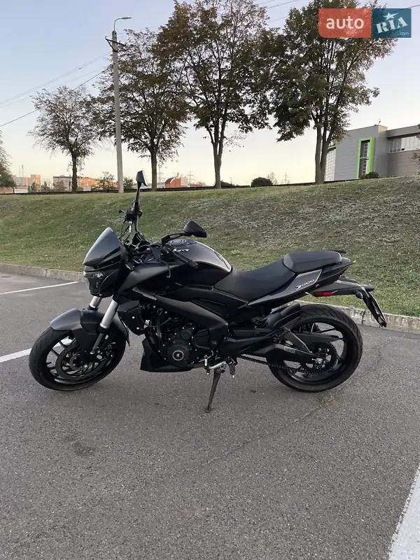 2020 bajaj dominar d 400