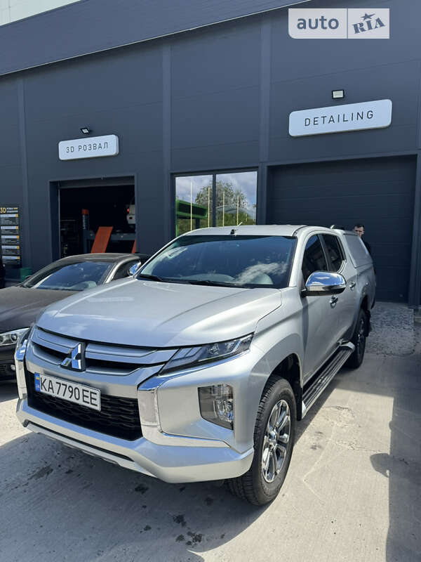 2022 mitsubishi l 200