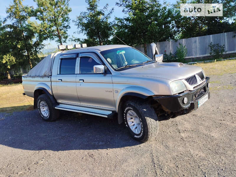 2005 mitsubishi l 200