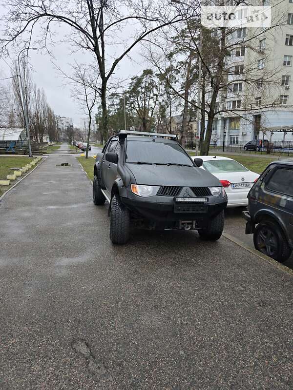 2008 mitsubishi l 200