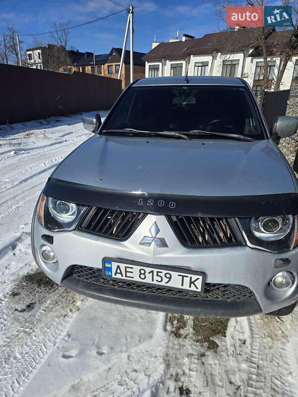 2009 mitsubishi l 200