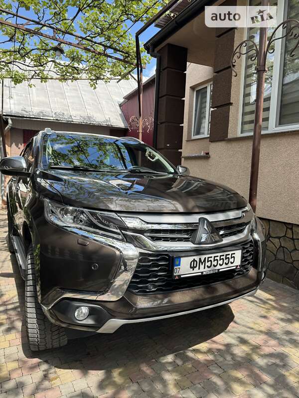 2017 mitsubishi pajero sport