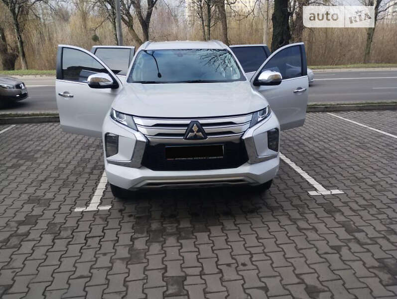 2021 mitsubishi pajero sport