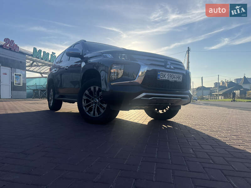 2021 mitsubishi pajero sport