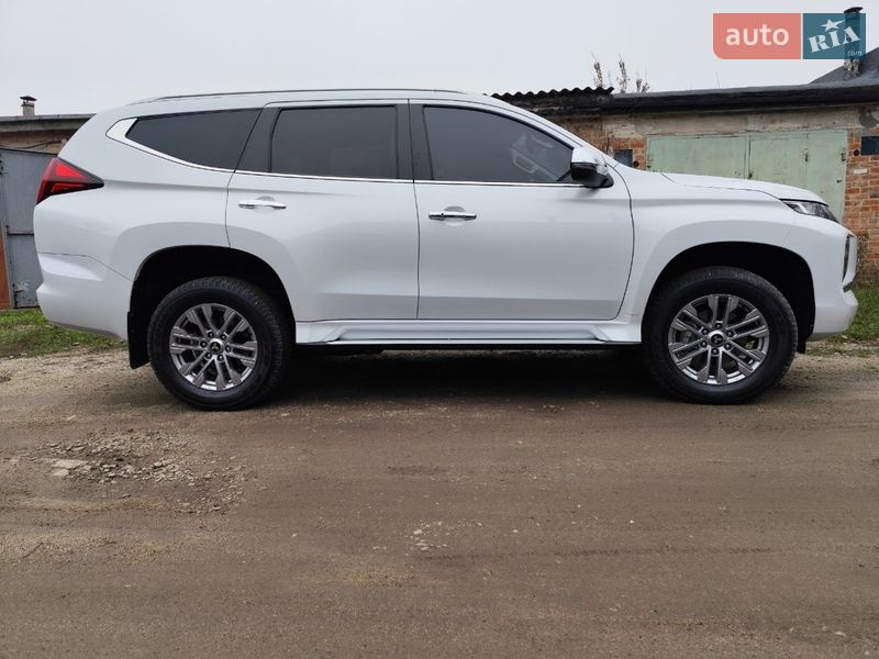 2021 mitsubishi pajero sport