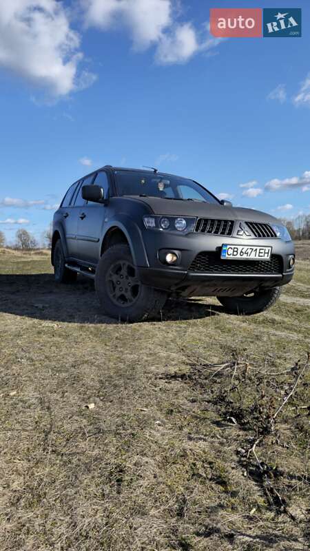 2010 mitsubishi pajero sport
