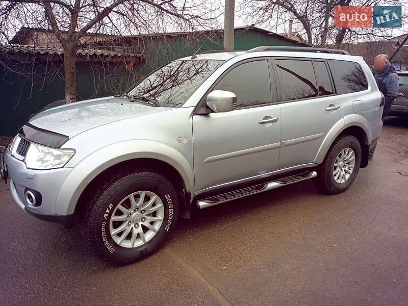 2010 mitsubishi pajero sport