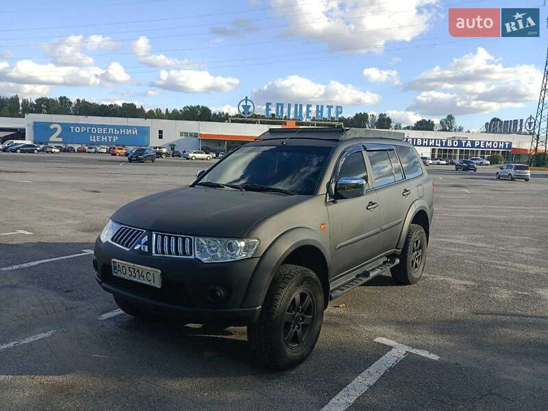 2010 mitsubishi pajero sport