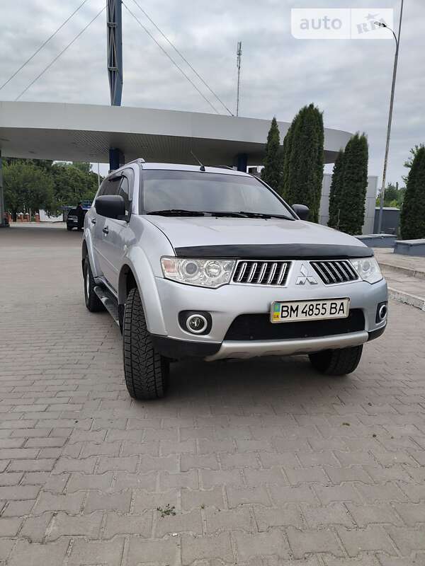 2010 mitsubishi pajero