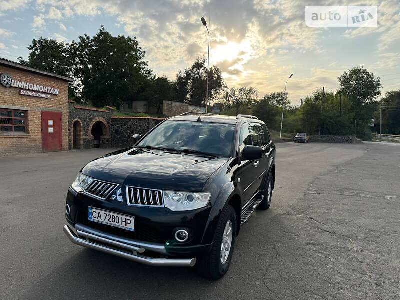 2010 mitsubishi pajero sport