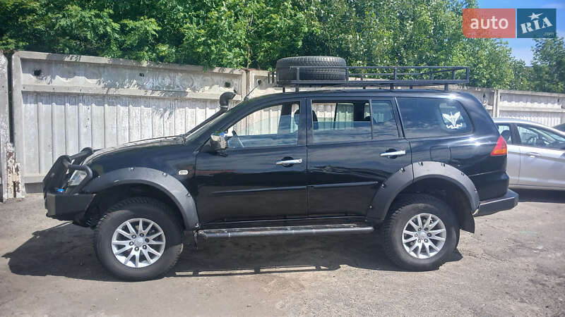 2010 mitsubishi pajero sport