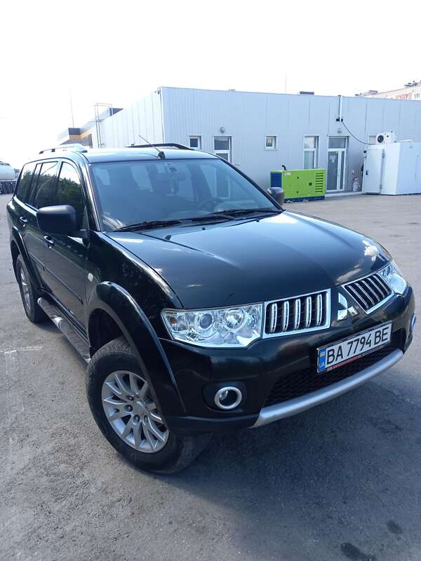 2010 mitsubishi pajero sport